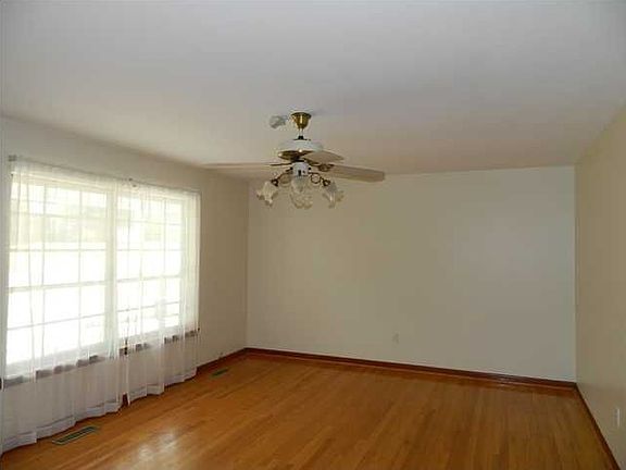 2nd image of 86 Kriswood Dr