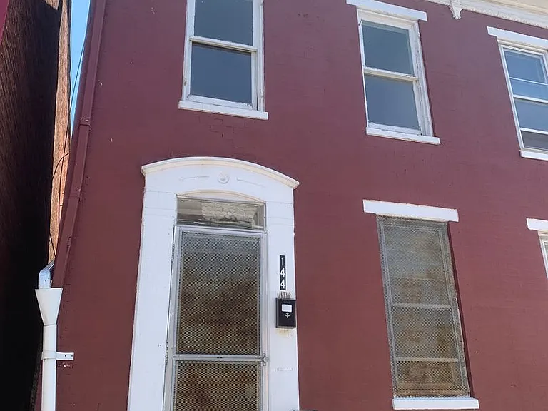 144 E Maple St — Photo 1
