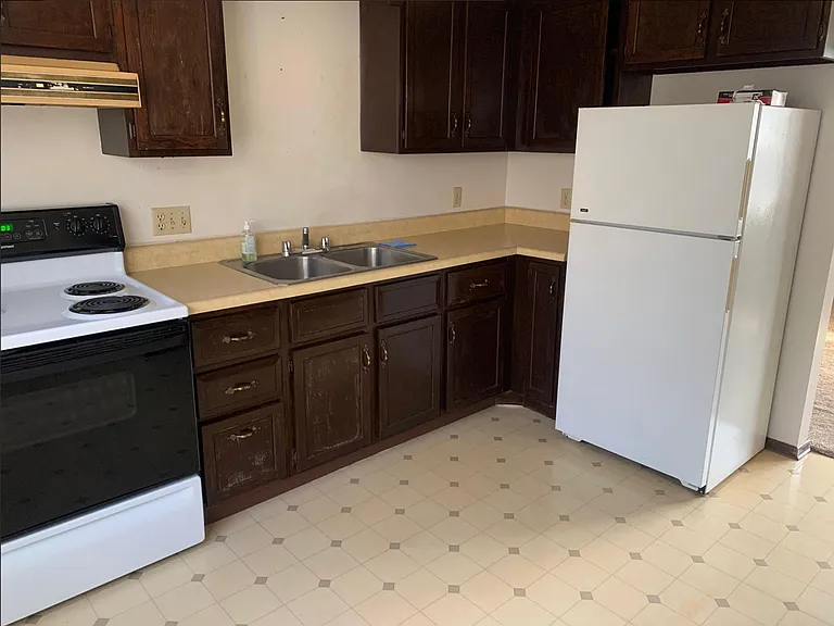 1004 Main St — Photo 1
