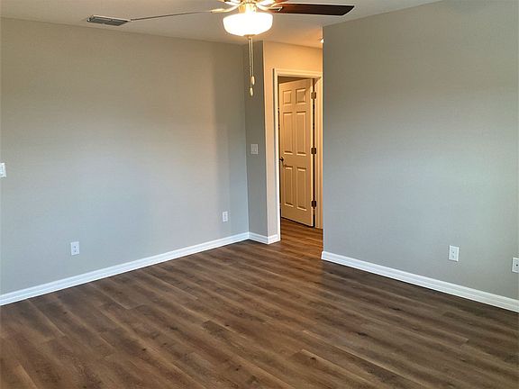 3rd image of 1101 NE 6th Pl