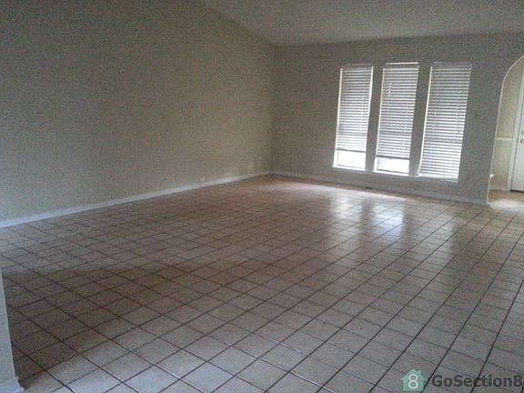 2nd image of 707 Knollwood Dr