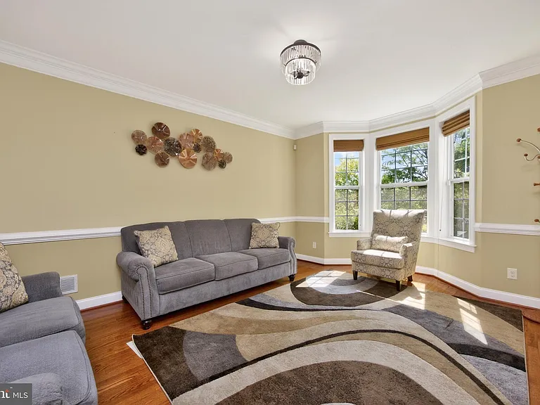 121 Shilling Ave — Photo 13
