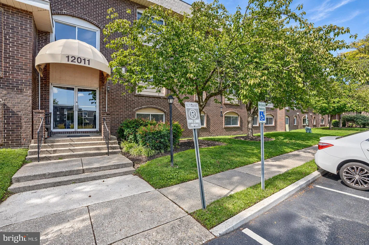 2 bed, 1.5 bath, 1042 sqft, $1,695 — Photo 1