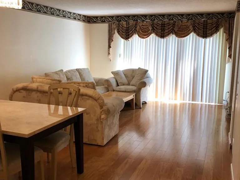240 Hampshire Ct #240 — Photo 15