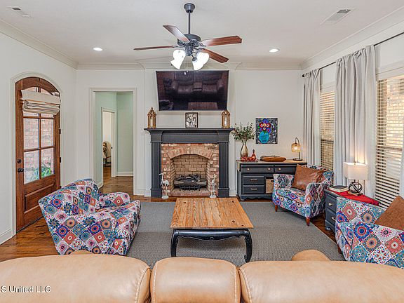 5th image of 915 Timberton Dr
