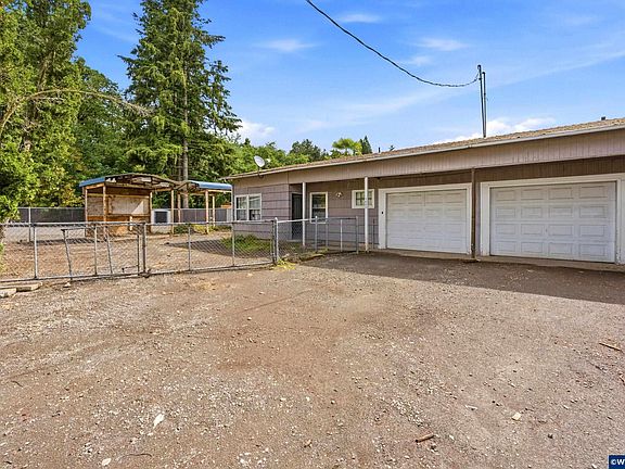 3rd image of 1495 E Santiam St