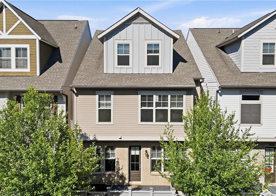 1st image of 1025 Moorewood Ln SE