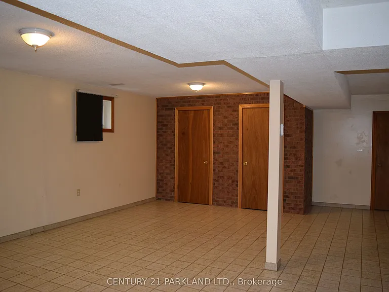 38 Beamsville Dr — Photo 21