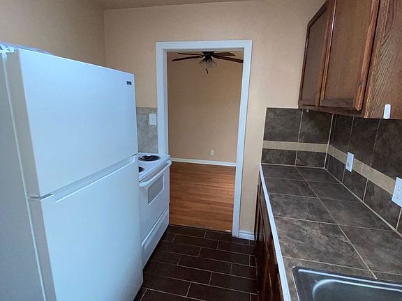 5th image of 1901 Poage Ave