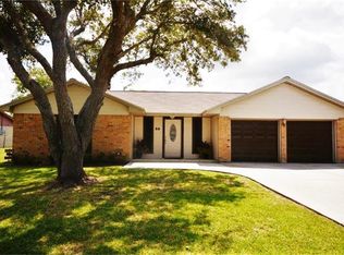 60 Oleander Ct, Lake Jackson, TX 77566