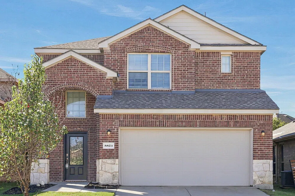 3 bed, 2.5 bath, 2206 sqft, $2,670 — Photo 1