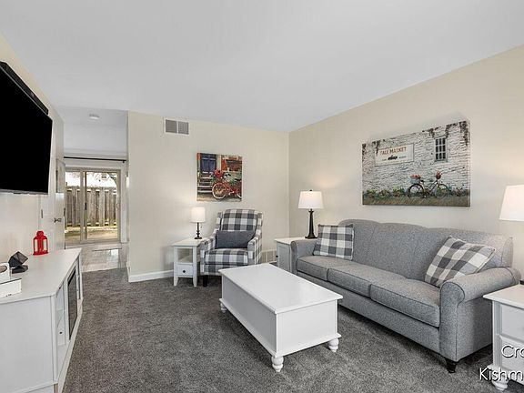 4th image of 2464 Abbington Dr SE