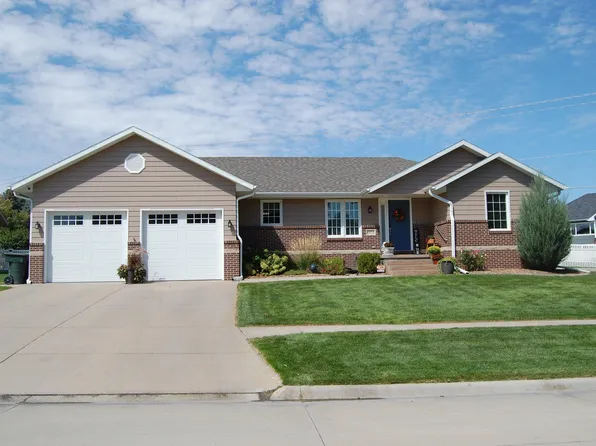 4424 Loveland Dr, Kearney, NE 68845