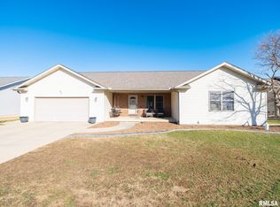 1816 Whitetail Ln, Pekin, IL 61554