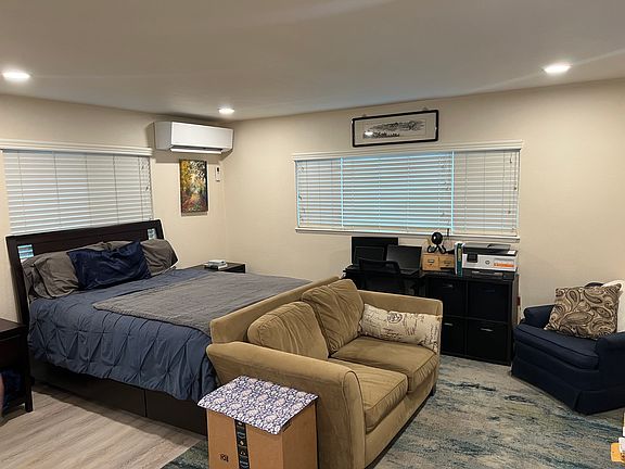 4th image of 3288 Cabrillo Dr