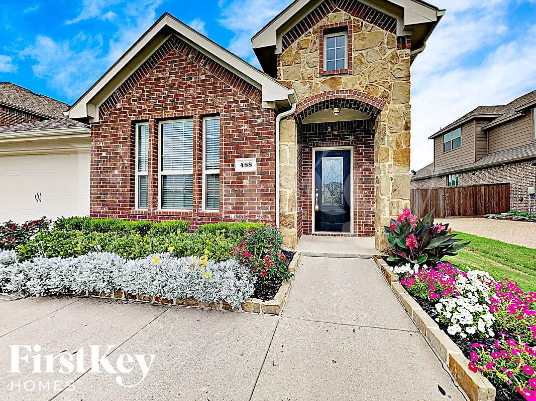 4 bed, 2.0 bath, 1964 sqft, $2,605 — Photo 1
