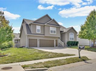 1013 Clayton Dr, Raymore, MO 64083