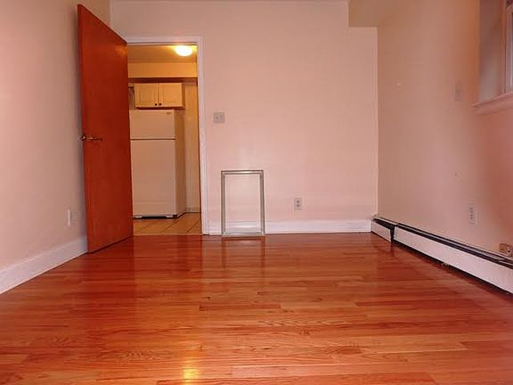 5th image of 2503 Crescent St #1
