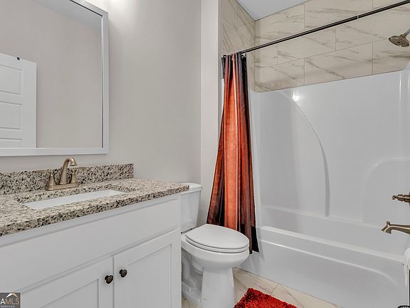 5th image of 200 Richmond Dr