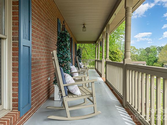5th image of 2737 Prince Dr