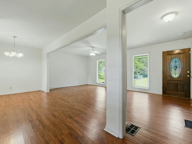 1160 Seven Springs Cir — Photo 8