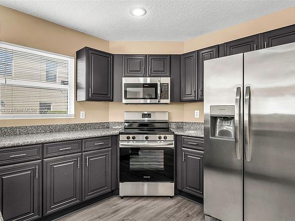 4th image of 973 SW 15th St