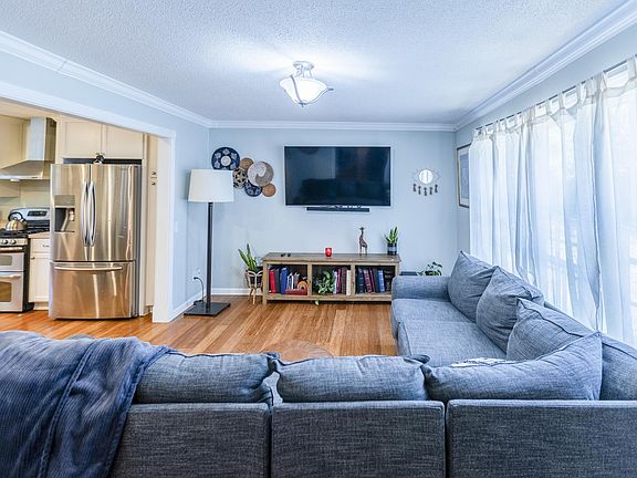 4th image of 207 Foxcroft Ln