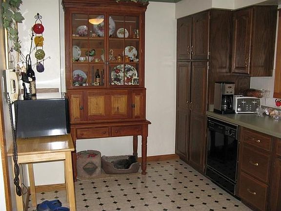 4th image of 167 E Cotton St