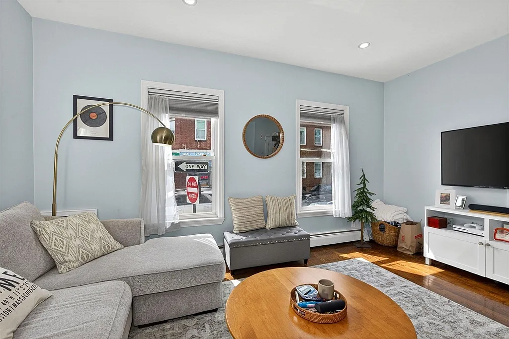Building Photo - 112 H St #1