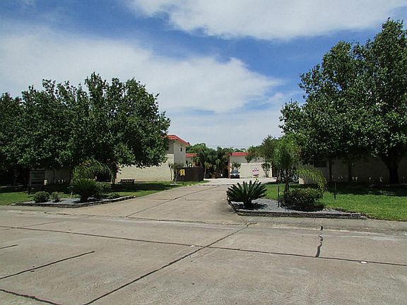 3rd image of 15525 Blackhawk Blvd APT 14