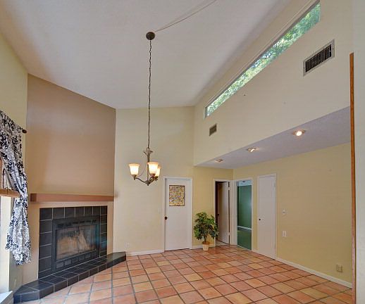 5th image of 134 S Palm Dr