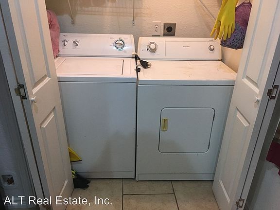 4th image of 1106 Stewart St
