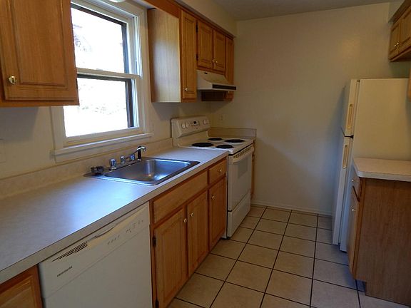 4th image of 47 Cinnamon Cir
