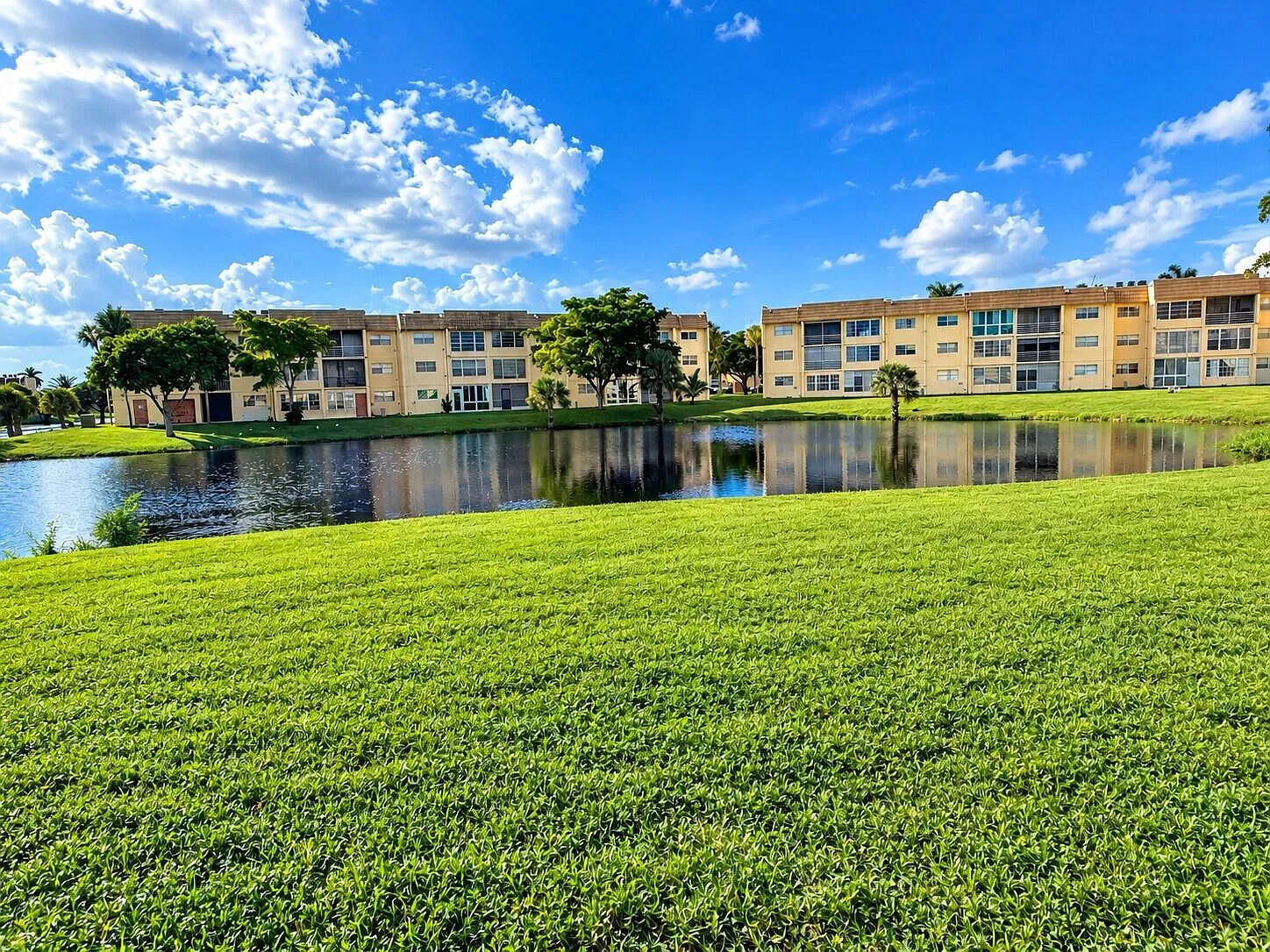 2 bed, 2.0 bath, 850 sqft, $1,800 — Photo 1