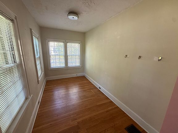 3rd image of 608 Kastle Rd #A