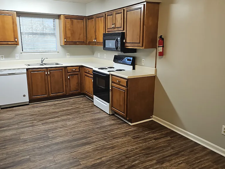 499 E University Dr — Photo 6