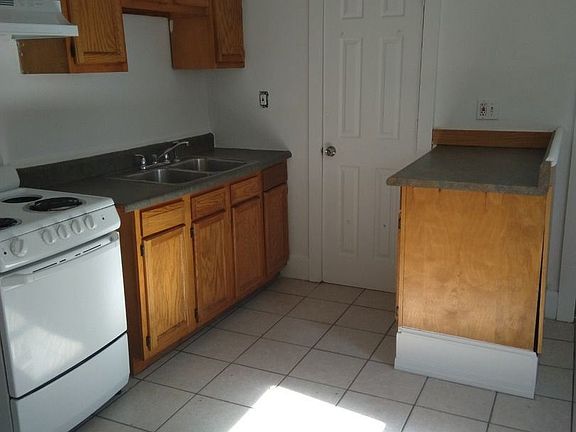 5th image of 616 Pine Ave NW #2