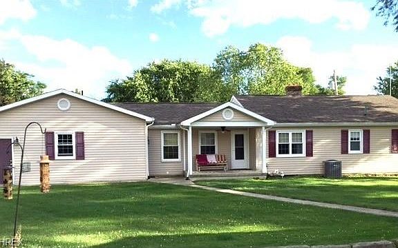 2nd image of 700 Sunset Dr