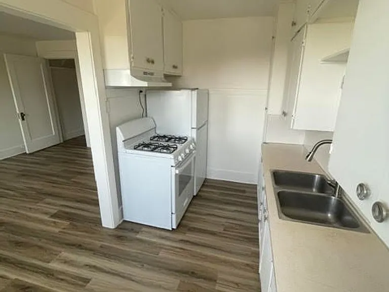 435 -Keystone Apartments — Photo 14