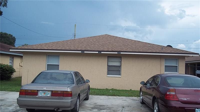 2nd image of 2484 Chestnut Woods Dr