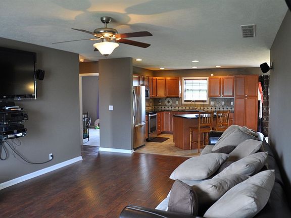 3rd image of 7970 Sandalwood Dr
