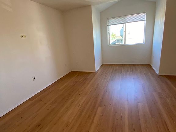 3rd image of 1227 NE 84th Ave