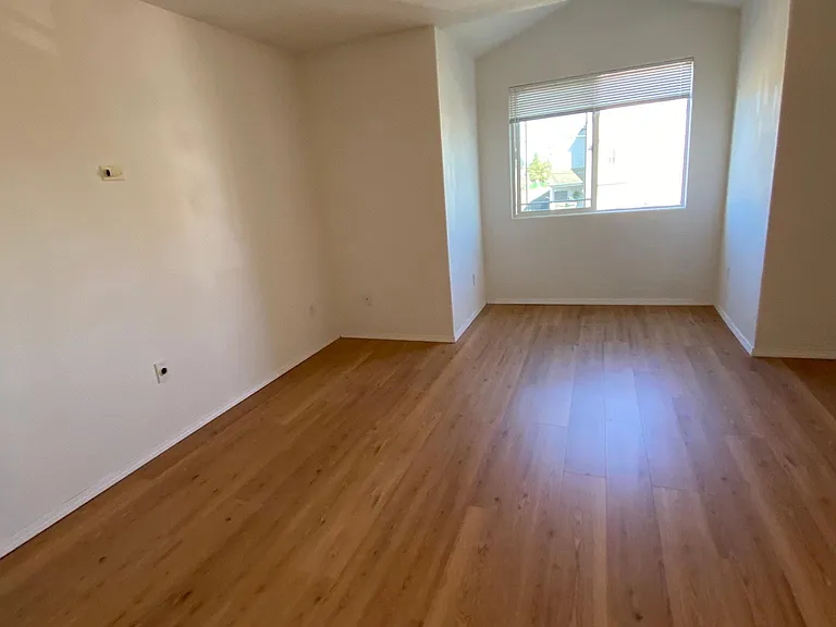 1227 NE 84th Ave — Photo 3