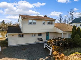 175 Lakeside Dr N, Piscataway, NJ