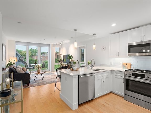 5th image of 7 Beech St #302