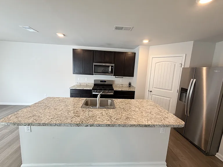 633 Currant Cir — Photo 11