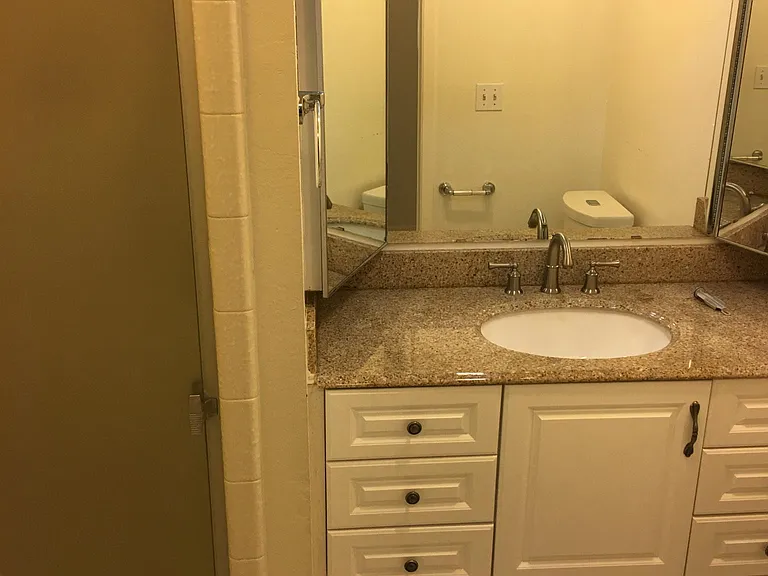 Master bathroom w/ shower