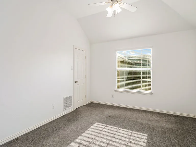 1181 Capital Dr — Photo 22