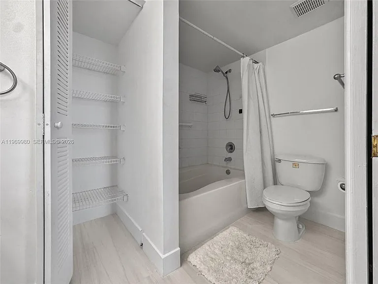 2123 Renaissance Blvd — Photo 7