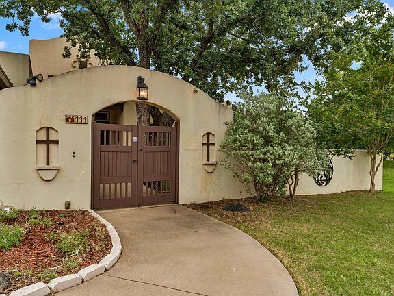 5th image of 111 Woodlawn Drive